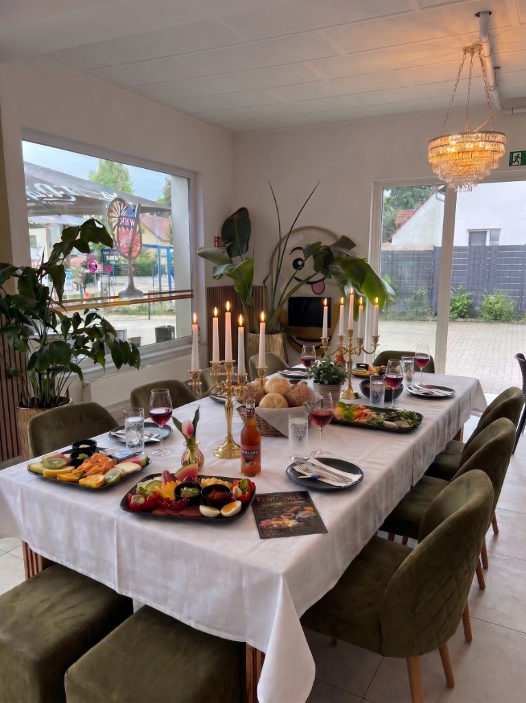 Frühstück im Eiscafé Eliza