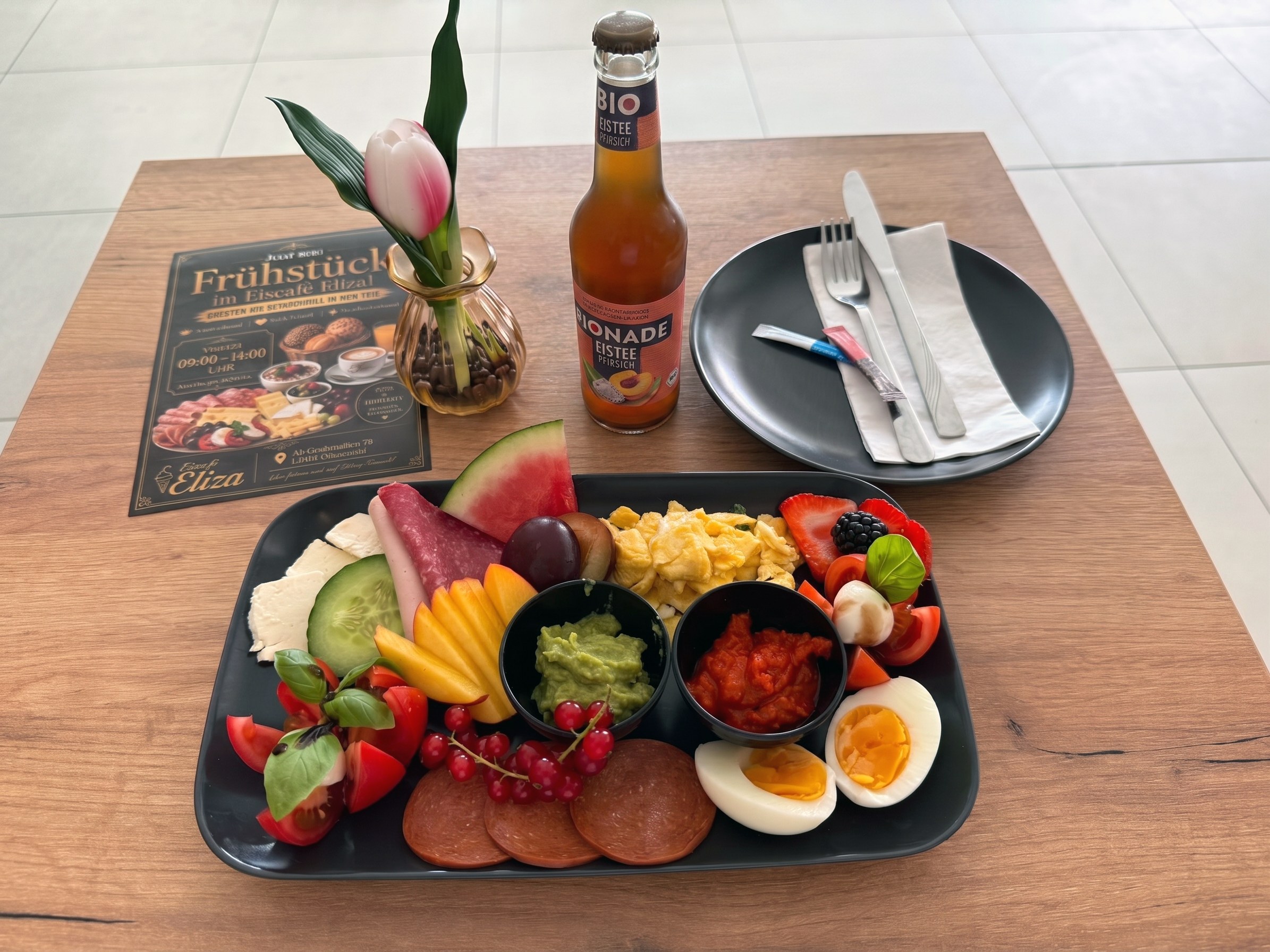 Frühstücksteller im Eiscafé Eliza