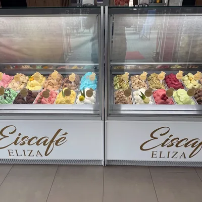 Eisbecher im Eiscafé Eliza